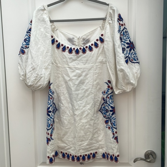 FARM Rio Off-White Embroidery Mini Dress. Size small. - Picture 2 of 4